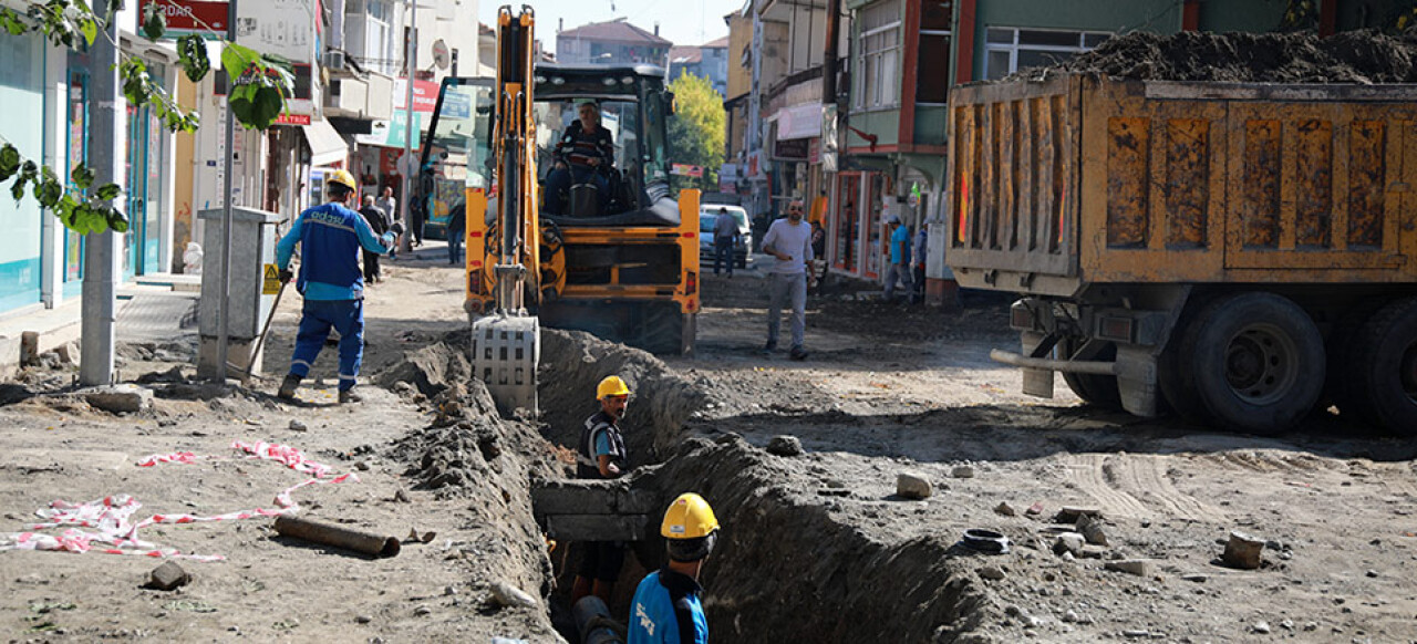 Atatürk Caddesi’nin içmesuyu altyapısı yenileniyor