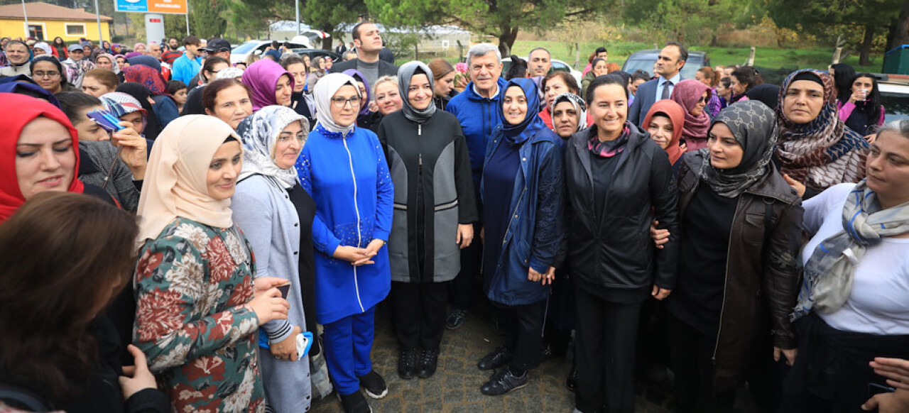 Bakan Kaya, Kocaeli’de binlerce kadınla yürüdü