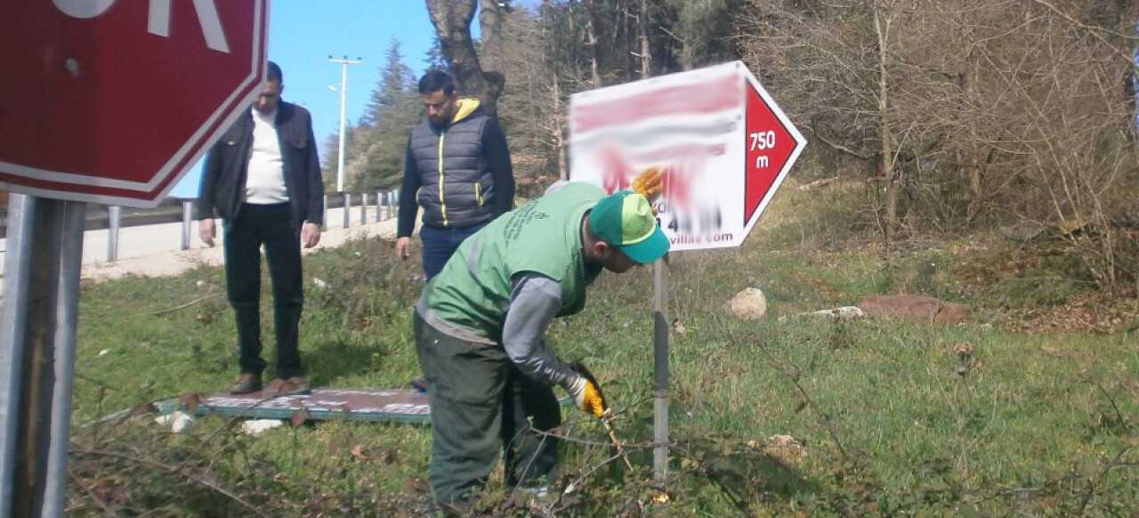 Kandıra'da izinsiz tabelalar kaldırılıyor