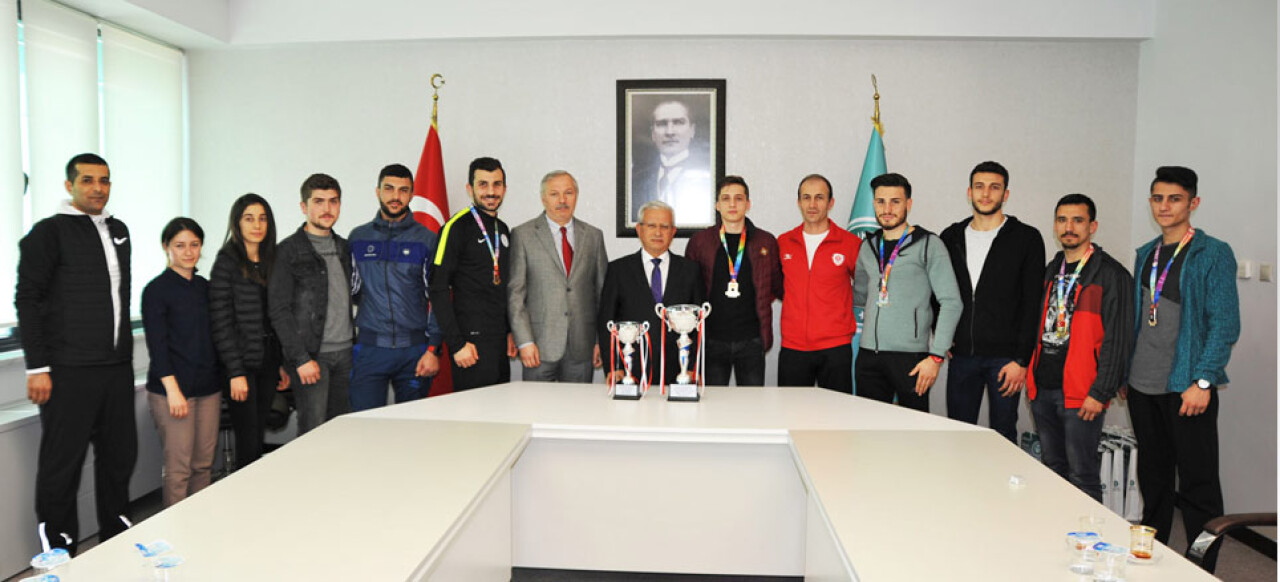 BAÜN’lü Şampiyon Sporculardan Rektör Özdemir’e Ziyaret