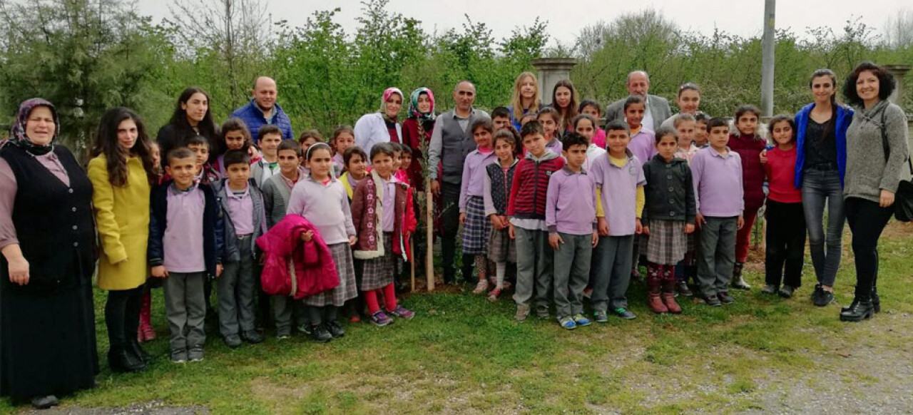 Karapürçek’te okul bahçeleri Zeytin fidanıyla şenlendi