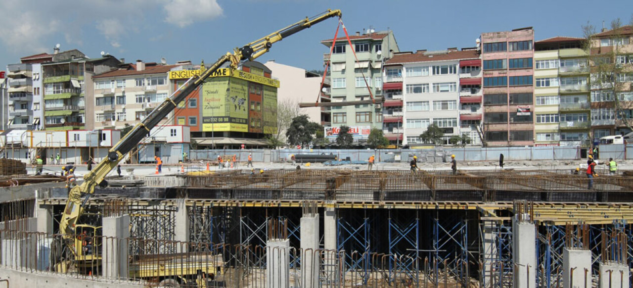 Kent meydanı ve otopark şekilleniyor