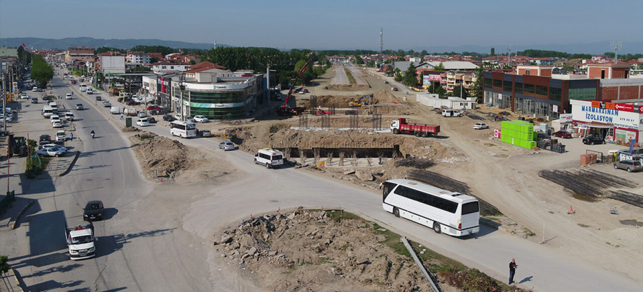 TOPÇA Kavşağında düzenli akış için yan yol hizmette