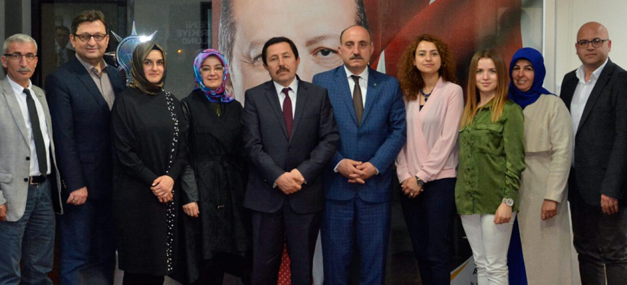 Sakarya Vali Balkanlıoğlu'ndan AK Parti'ye ziyaret