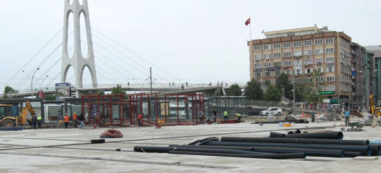 Kent meydanı ve yeraltı otoparkında çalışmalar tam gaz