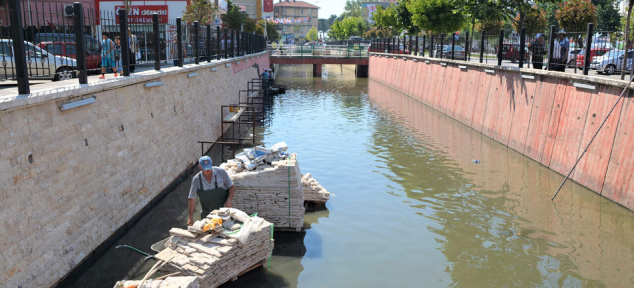 Gemlik Çarşı Deresi Modernize Ediliyor