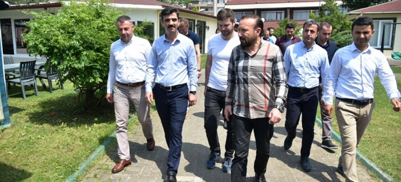 İzmit Belediyesi’nin mahalle inceleme gezileri Ramazan’da da devam etti.