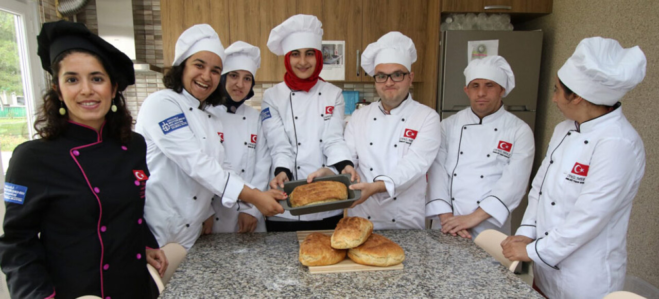 Doğal ürünlerle organik ekmek yaptılar