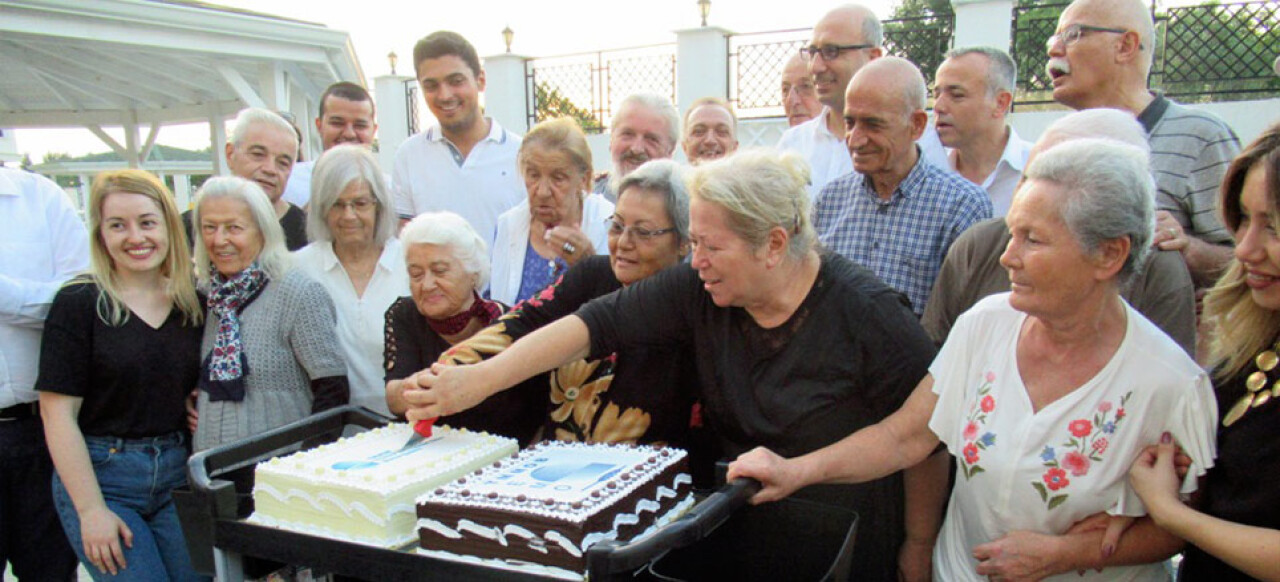 Nilüfer Huzurevi bu ziyaretle şenlendi