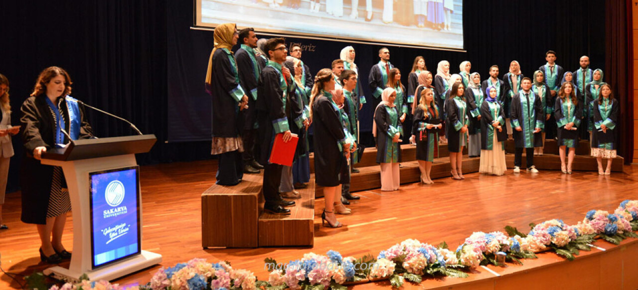 SAÜ Tıp Fakültesi Mezunlarını Verdi