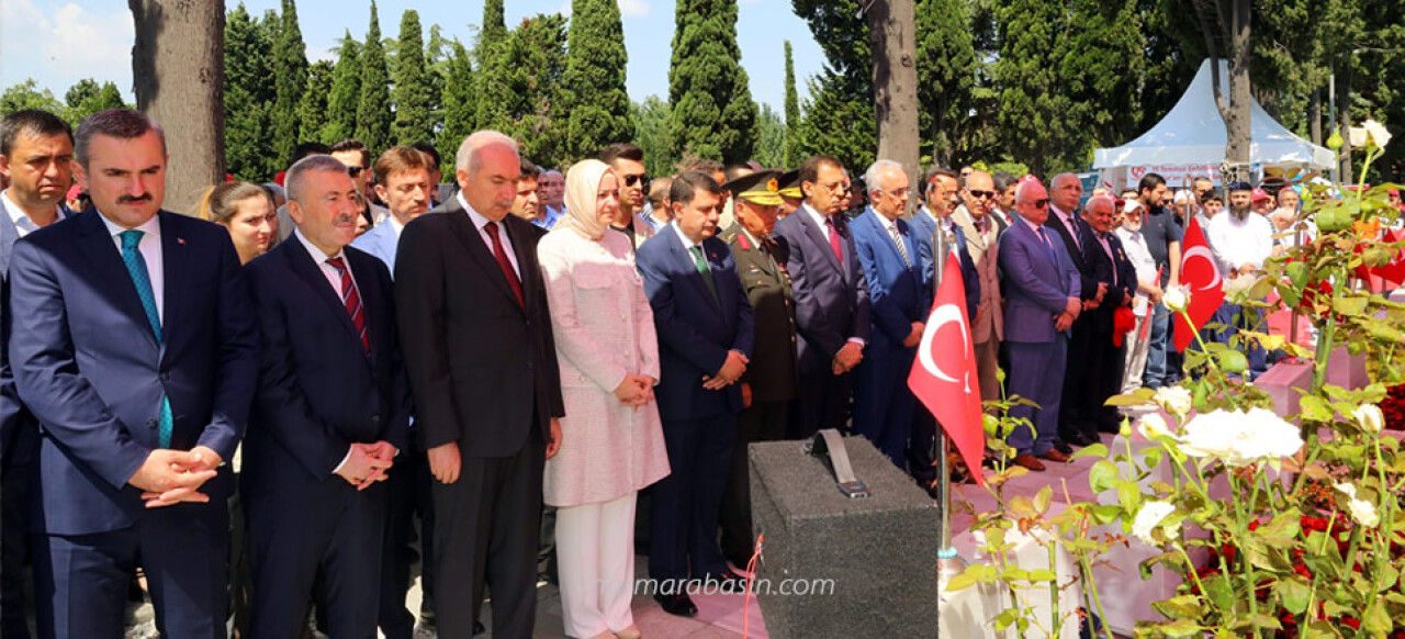 15 Temmuz şehitleri kabirleri başında dualarla anıldı