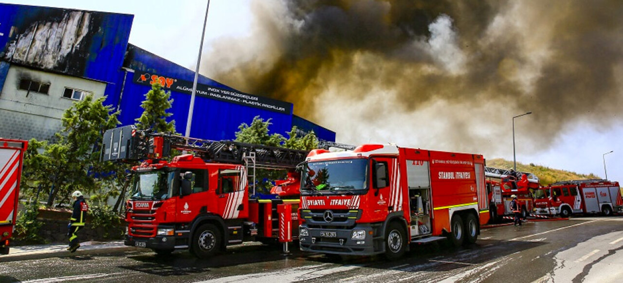 Arnavutköy'de işyeri yangını