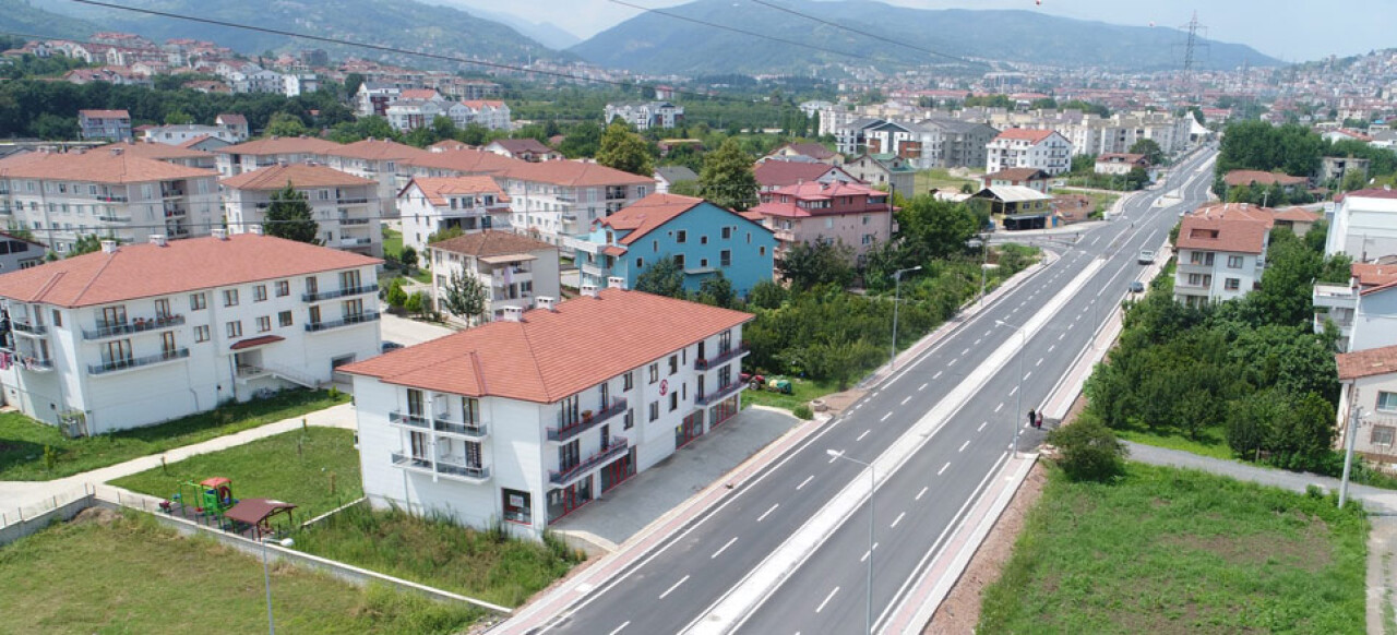 Gölcük Başöğretmen Caddesi yeni yüzüne kavuştu