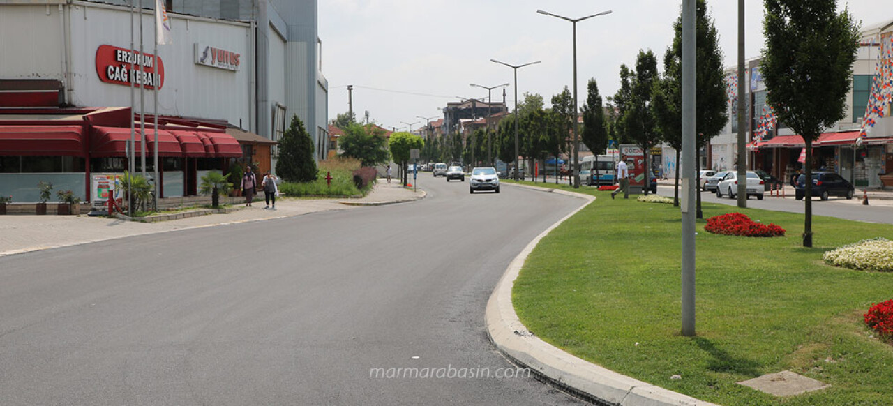 Erenler Sakarbaba Caddesi yeni yüzüne kavuştu