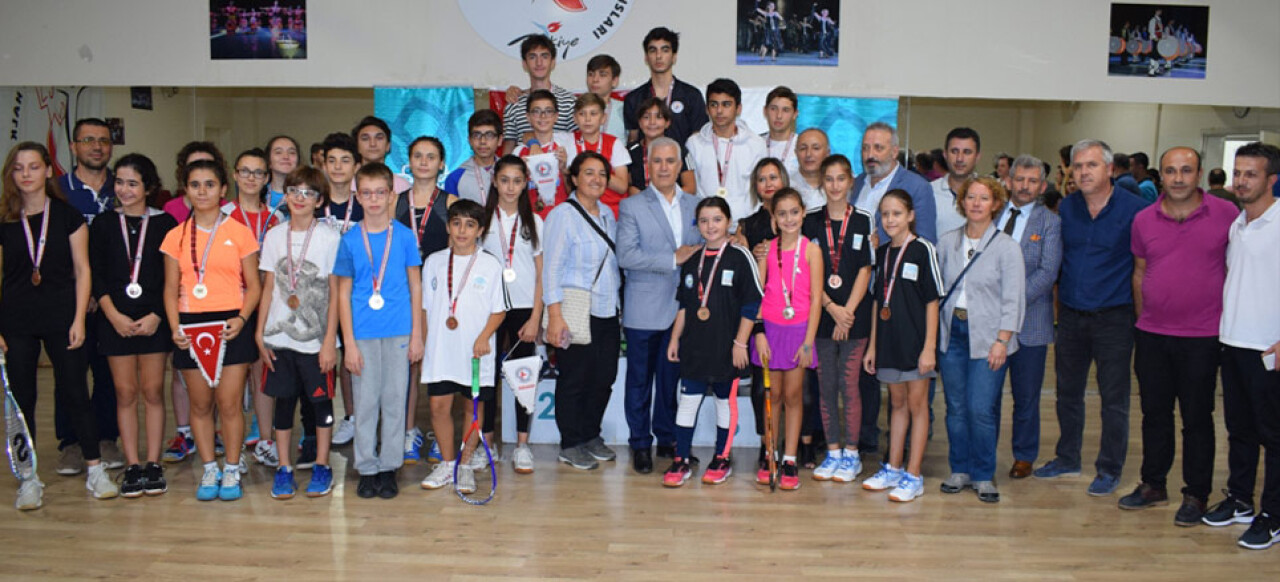 Squash şampiyonları madalyalarını aldı