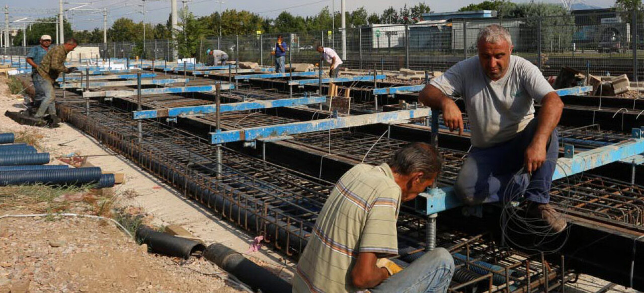 Sekapark-Plaj Yolu Tramvay Hattı’nda raylar döşeniyor