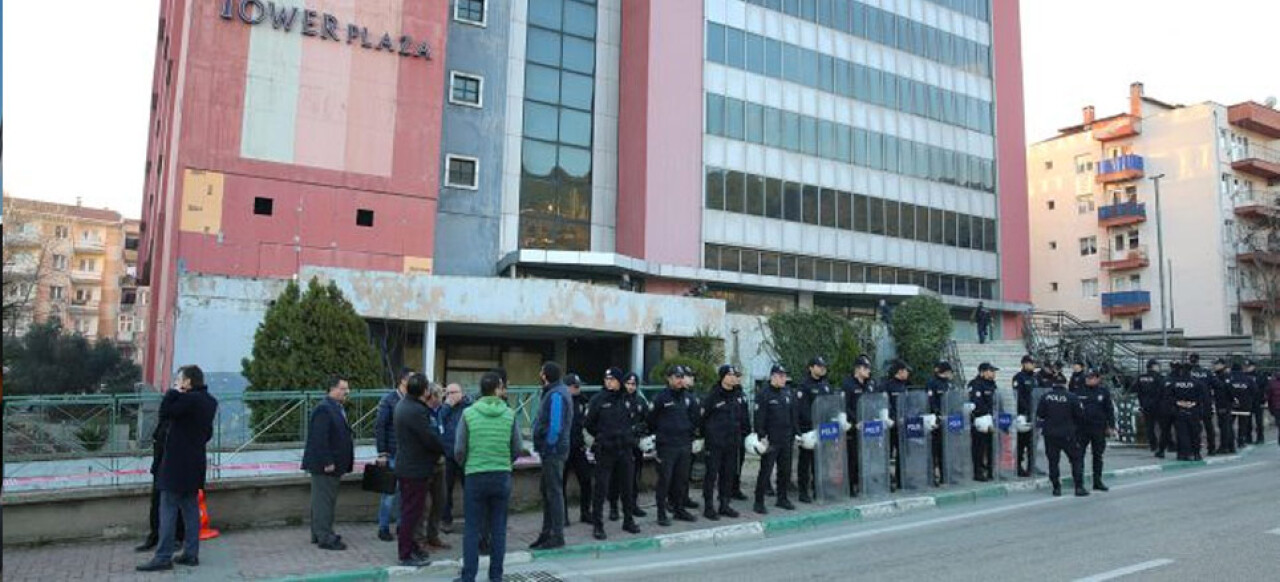 Tower Plaza’da tahliye süreci başladı