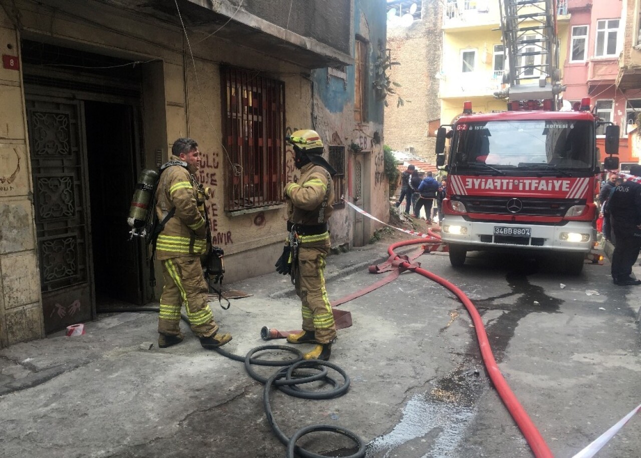 Beyoğlu’nda yangın paniği