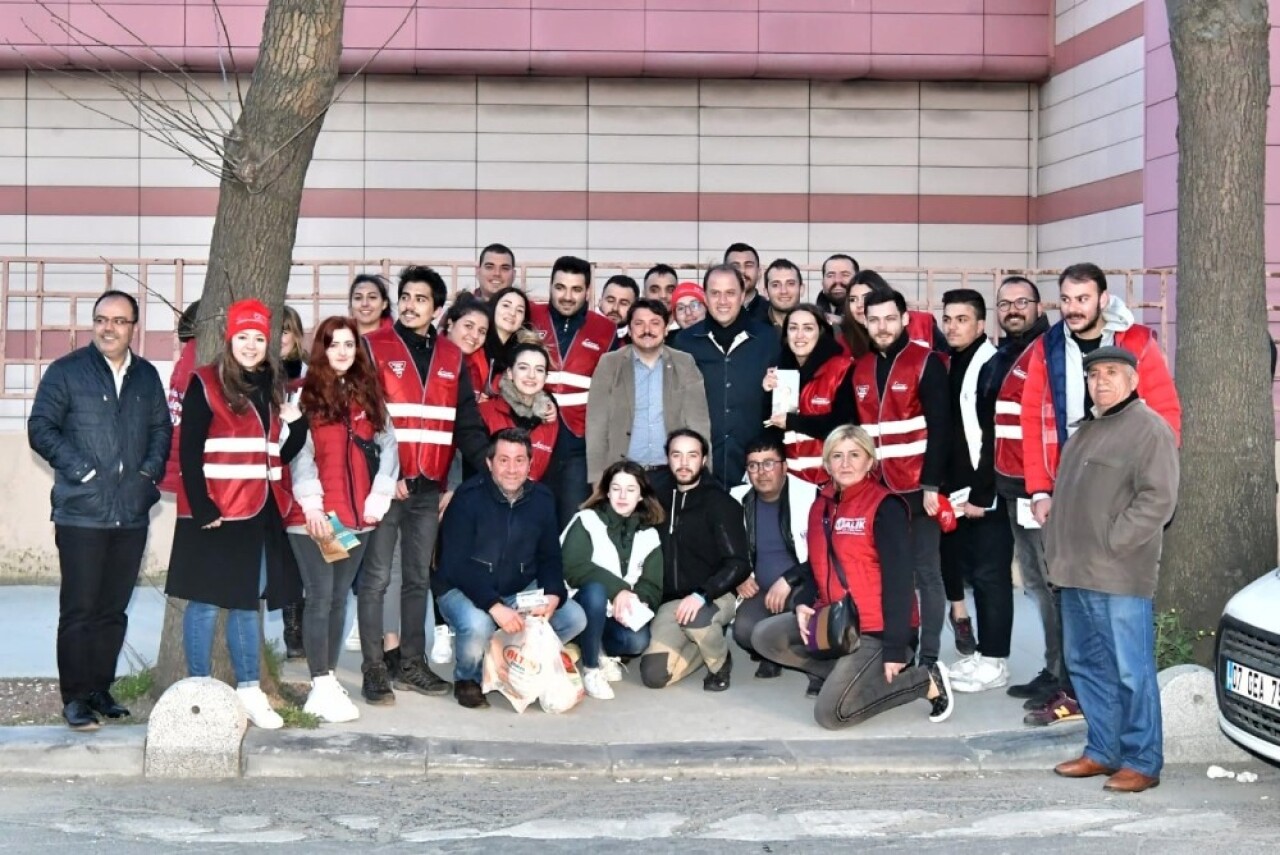 Çalık’tan gençlere: "Geleceğinize sahip çıkın, bu kentte mutluluğu birlikte planlayalım"