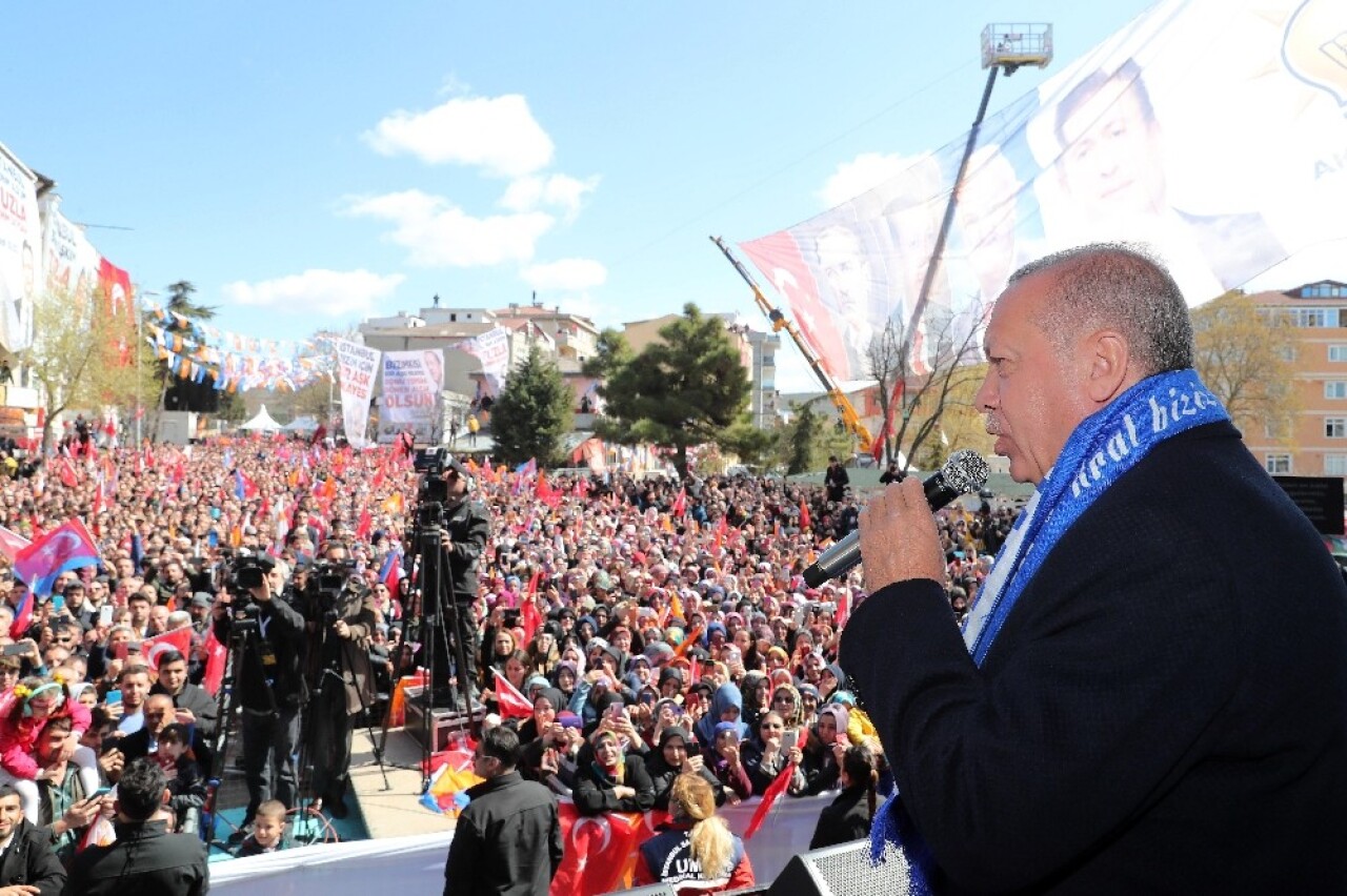 Cumhurbaşkanı Recep Tayyip Erdoğan: "Gebze - Halkalı banliyö hattından bugüne kadar 4 buçuk milyon İstanbullu yararlandı."