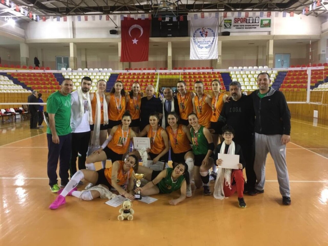 Doğa Koleji voleybolda da şampiyon