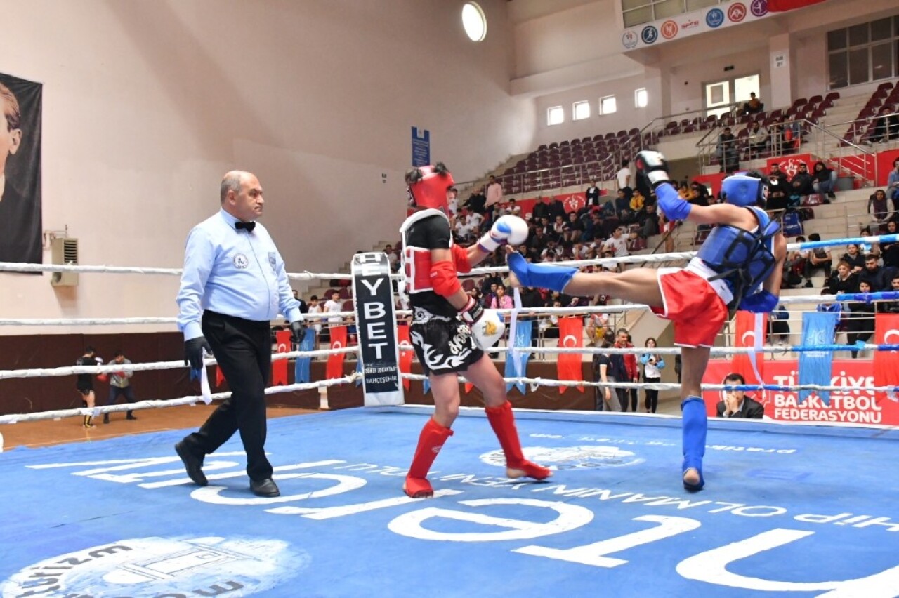 Kick Boks Turnuvası’nda kıran kırana rekabet