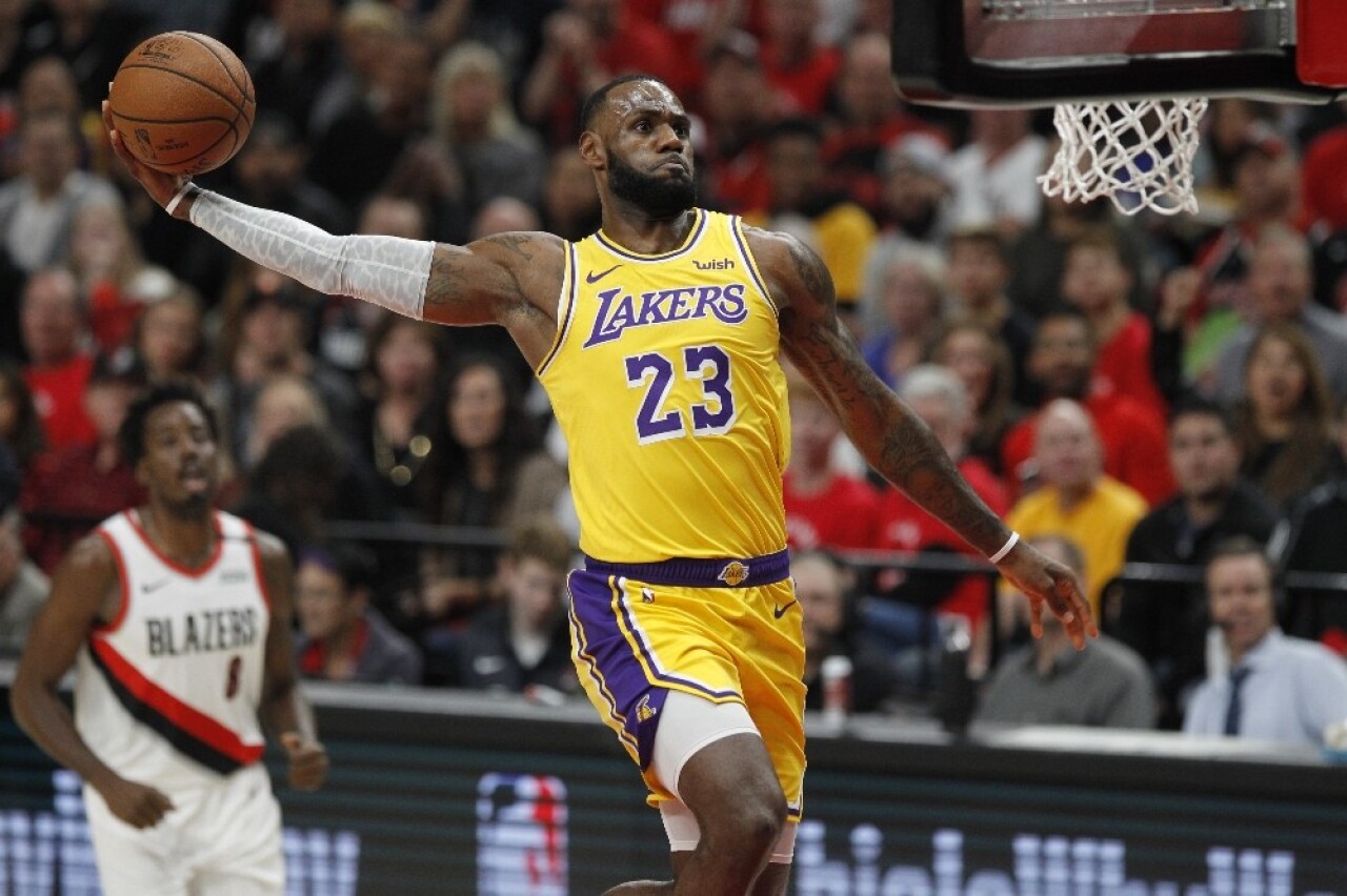 Lakers’ta LeBron James sezonu kapadı