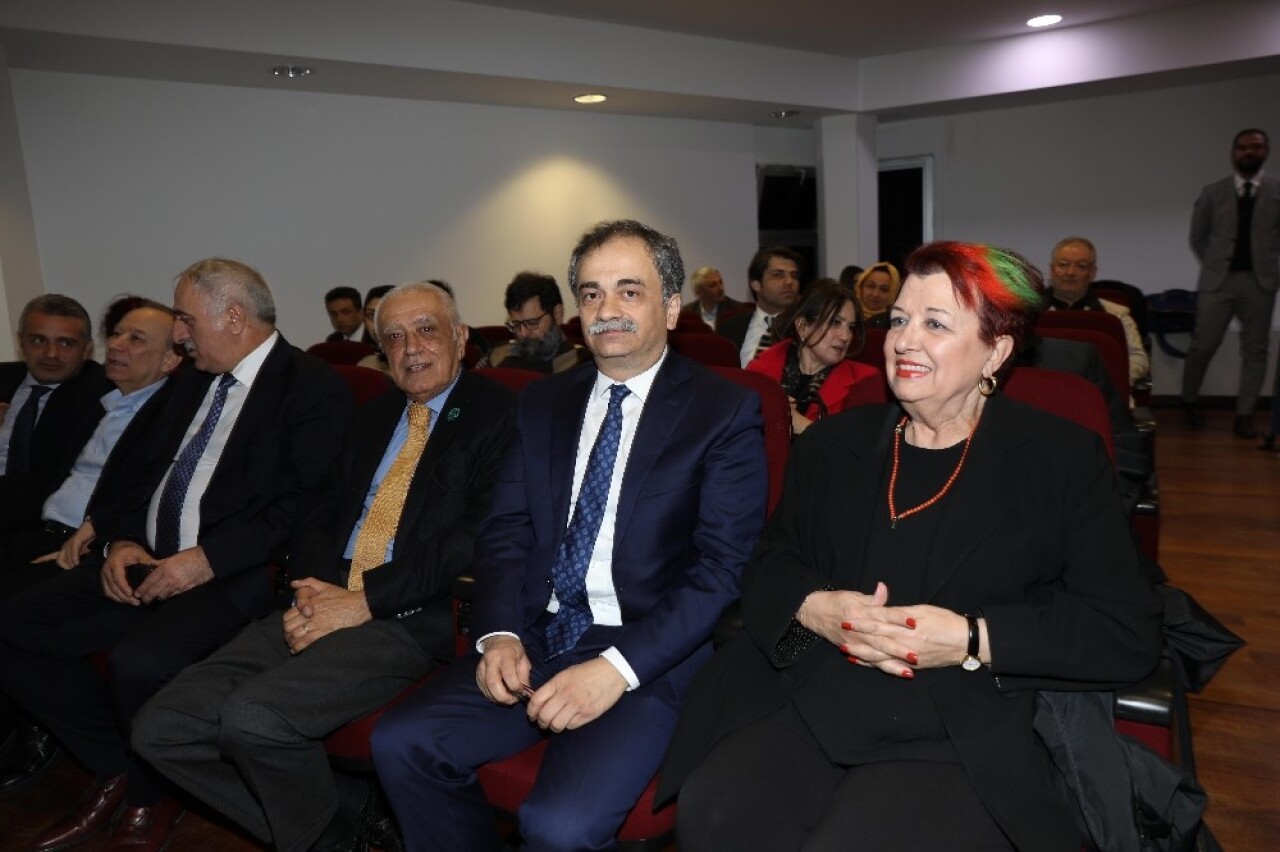 Sinan Genim, 54 yıllık fotoğraf arşivini İBB’ye bağışladı