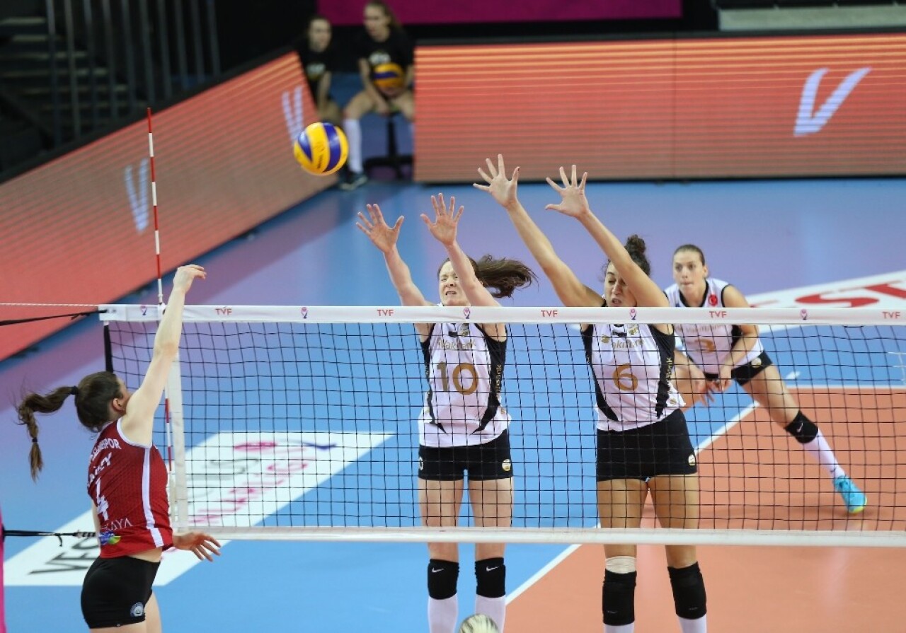 VakıfBank, Sultanlar Ligi’nde yarı finalde