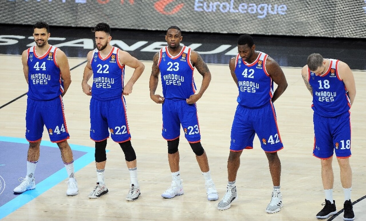 Anadolu Efes, Final-Four aşkına parkeye çıkıyor