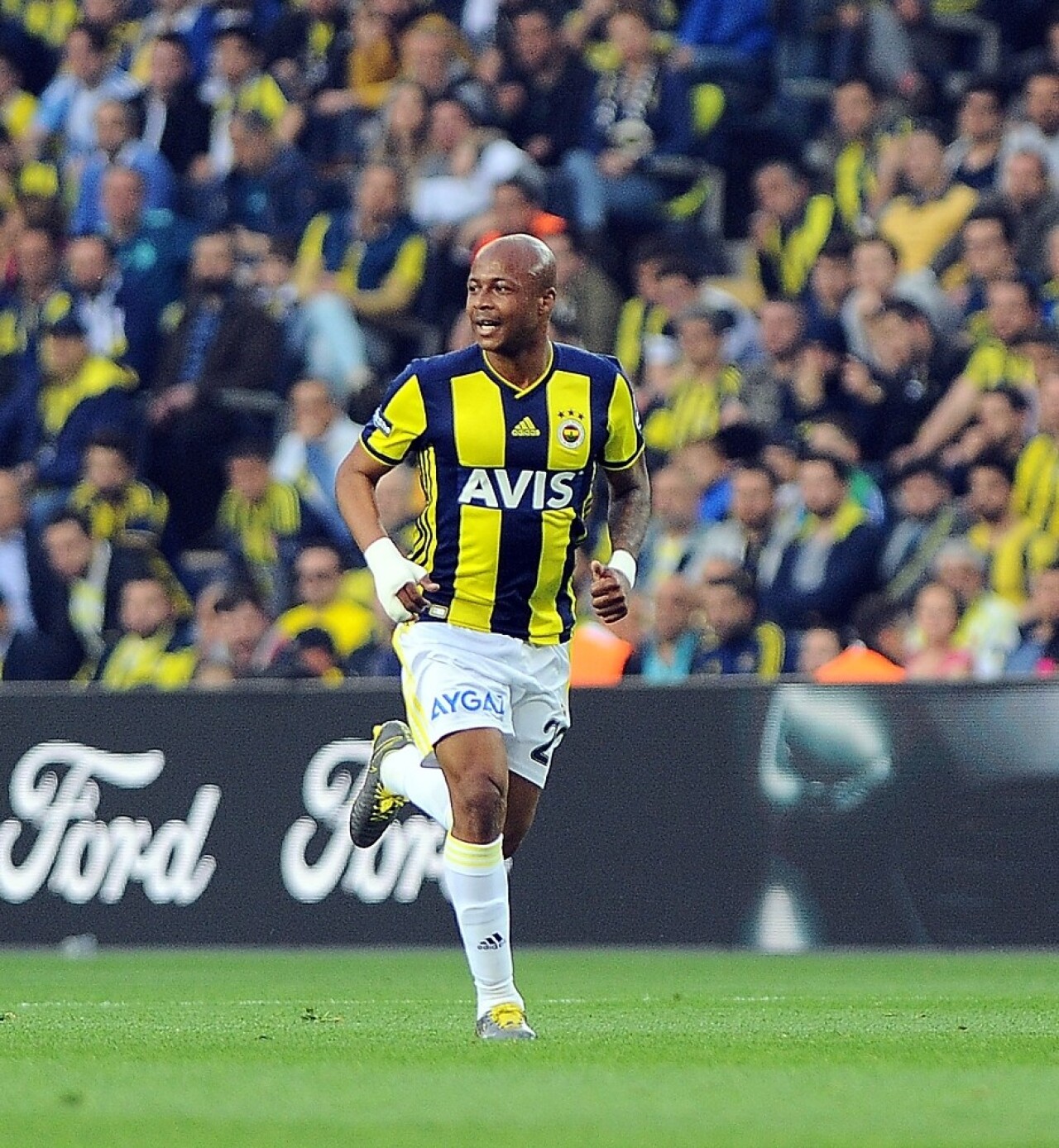 Ayew ıslıklandı