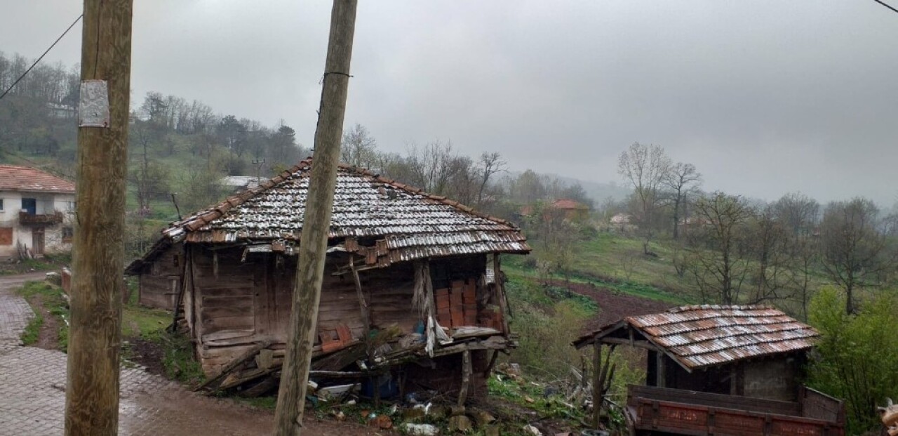 Balıkesir’e nisanda kar sürprizi