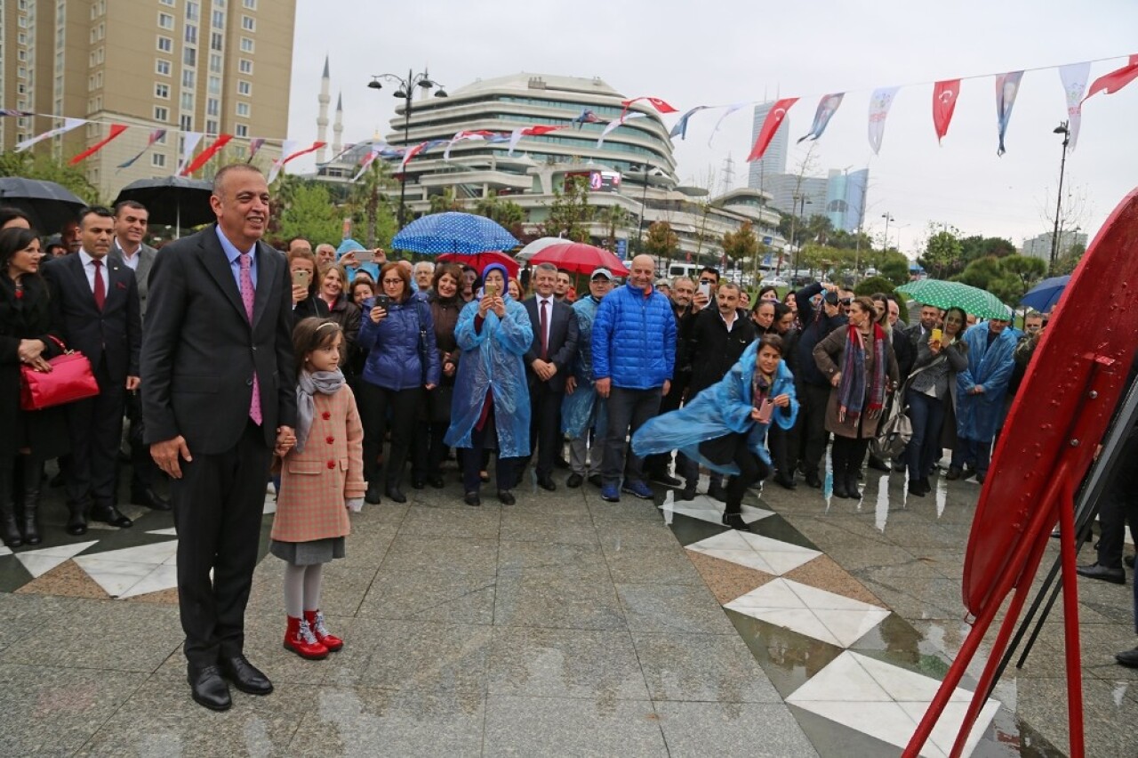 Başkan Battal İlgezdi mazbatasını aldı