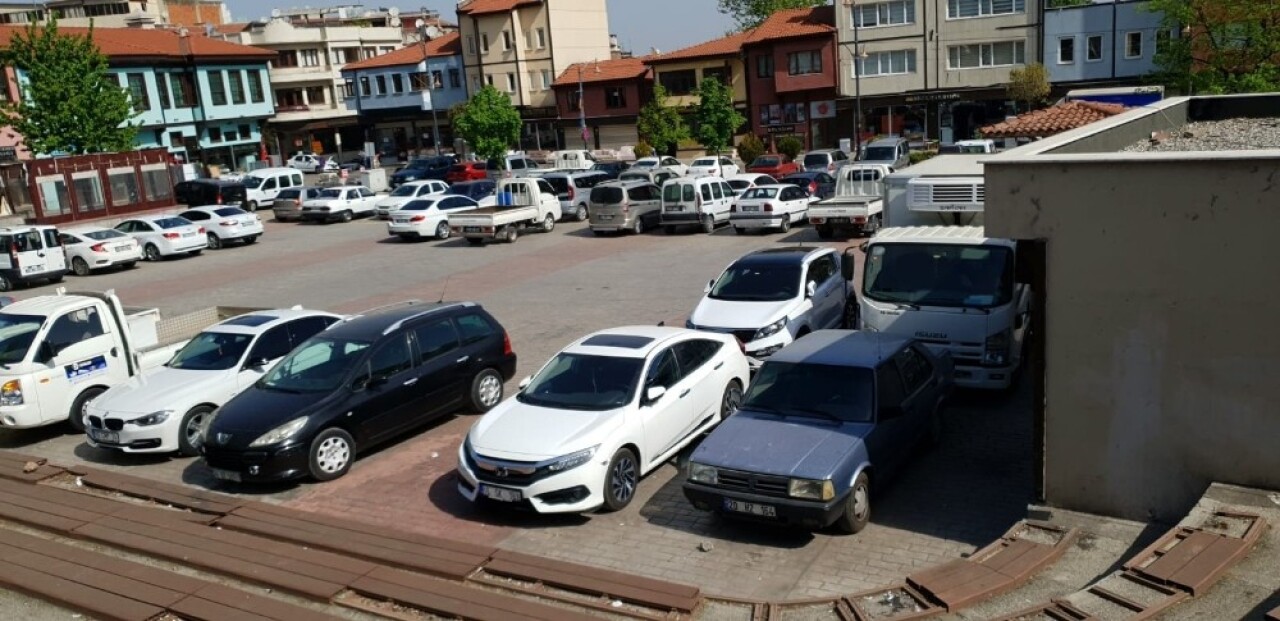 Belediye park şirketleri verimli olmayan alanlardan çekilince değnekçiler yeniden hortladı