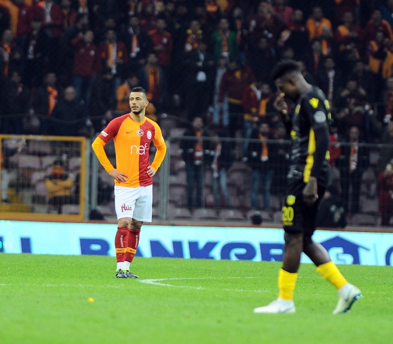 Belhanda’ya maçtan sonra destek