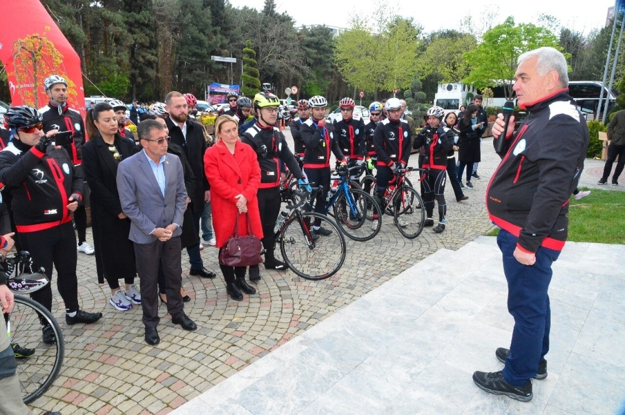 Beylikdüzü’nün kırlangıçları şehitler için pedal çevirecek