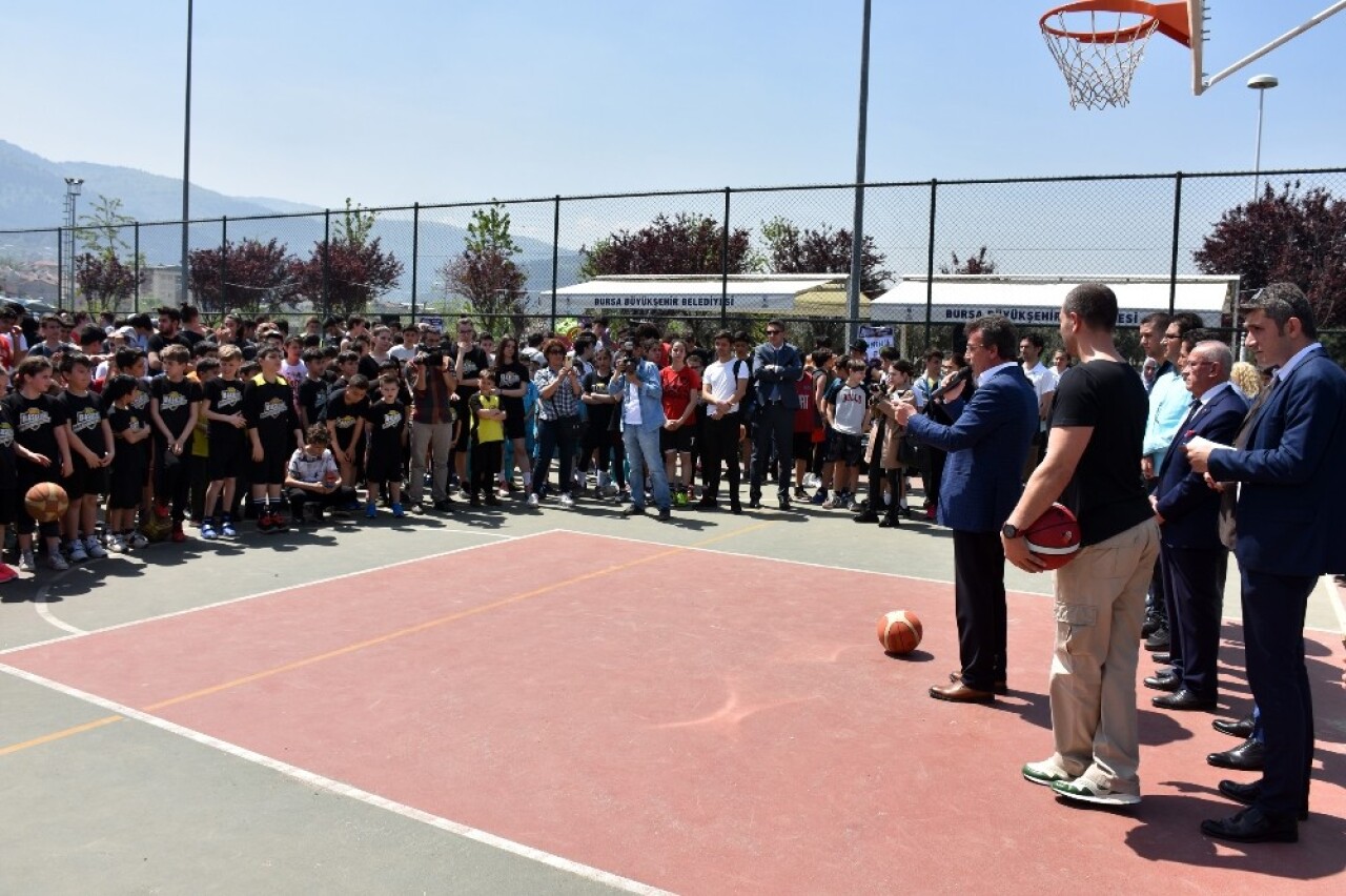 Bursa’nın en geniş katılımlı sokak basketbolu turnuvası