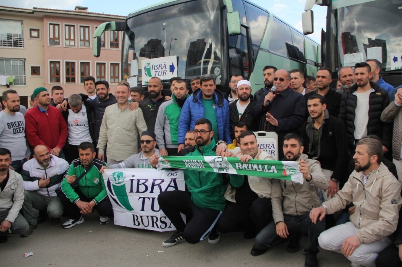 Bursaspor taraftarı umre yolcusu