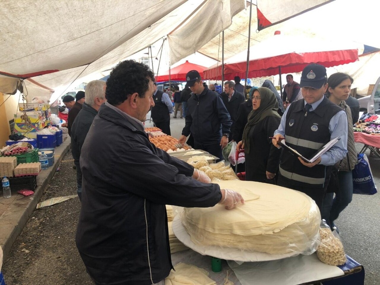 Darıca Zabıtası pazar denetimlerini sürdürüyor