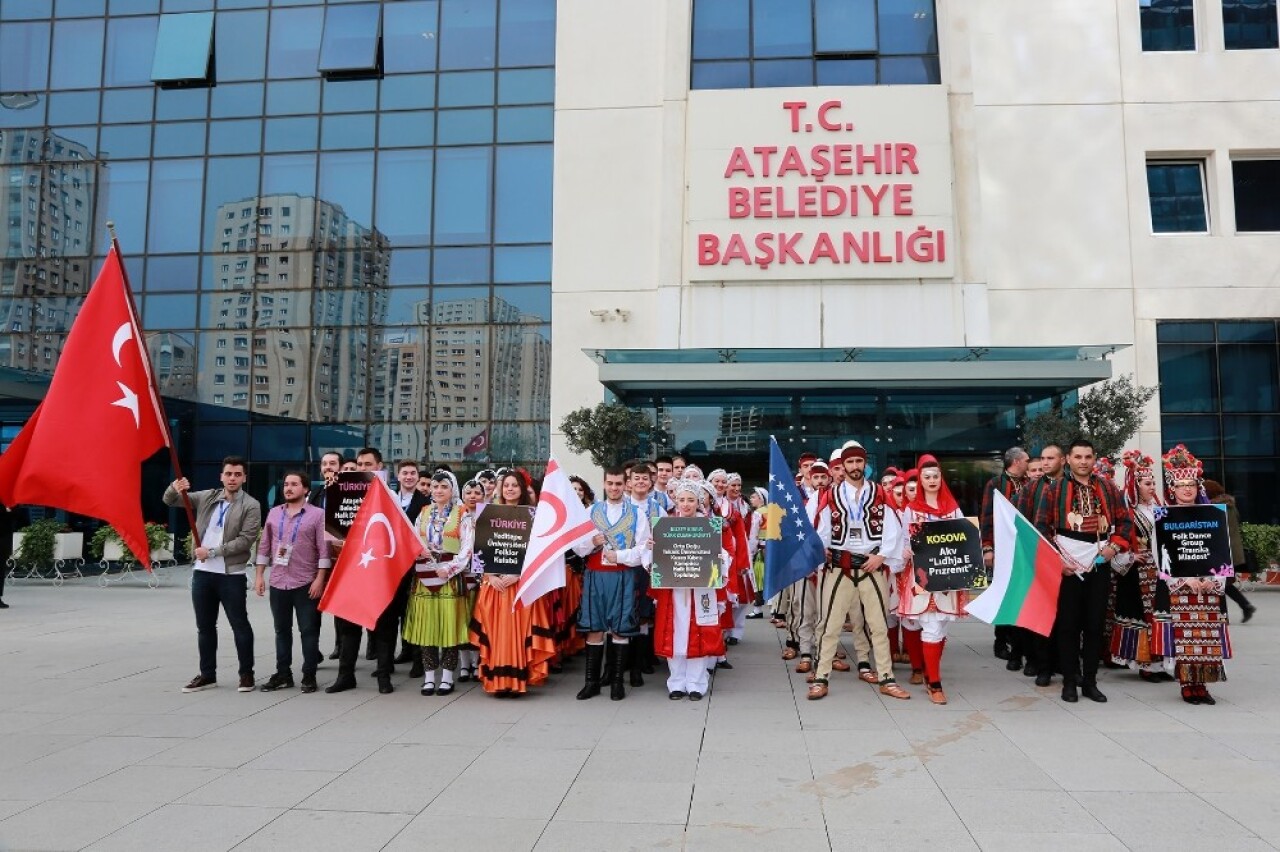 Dünya Dans Günü’nde misafir dans topluluklarından şov