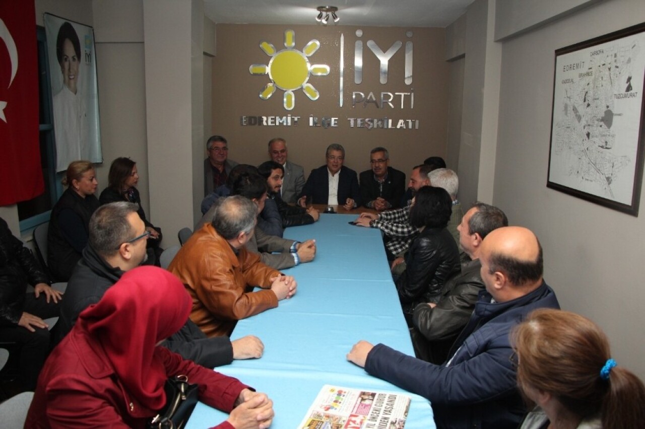 Edremit’te CHP’li başkan, İYİ Partiyi ziyaret etti
