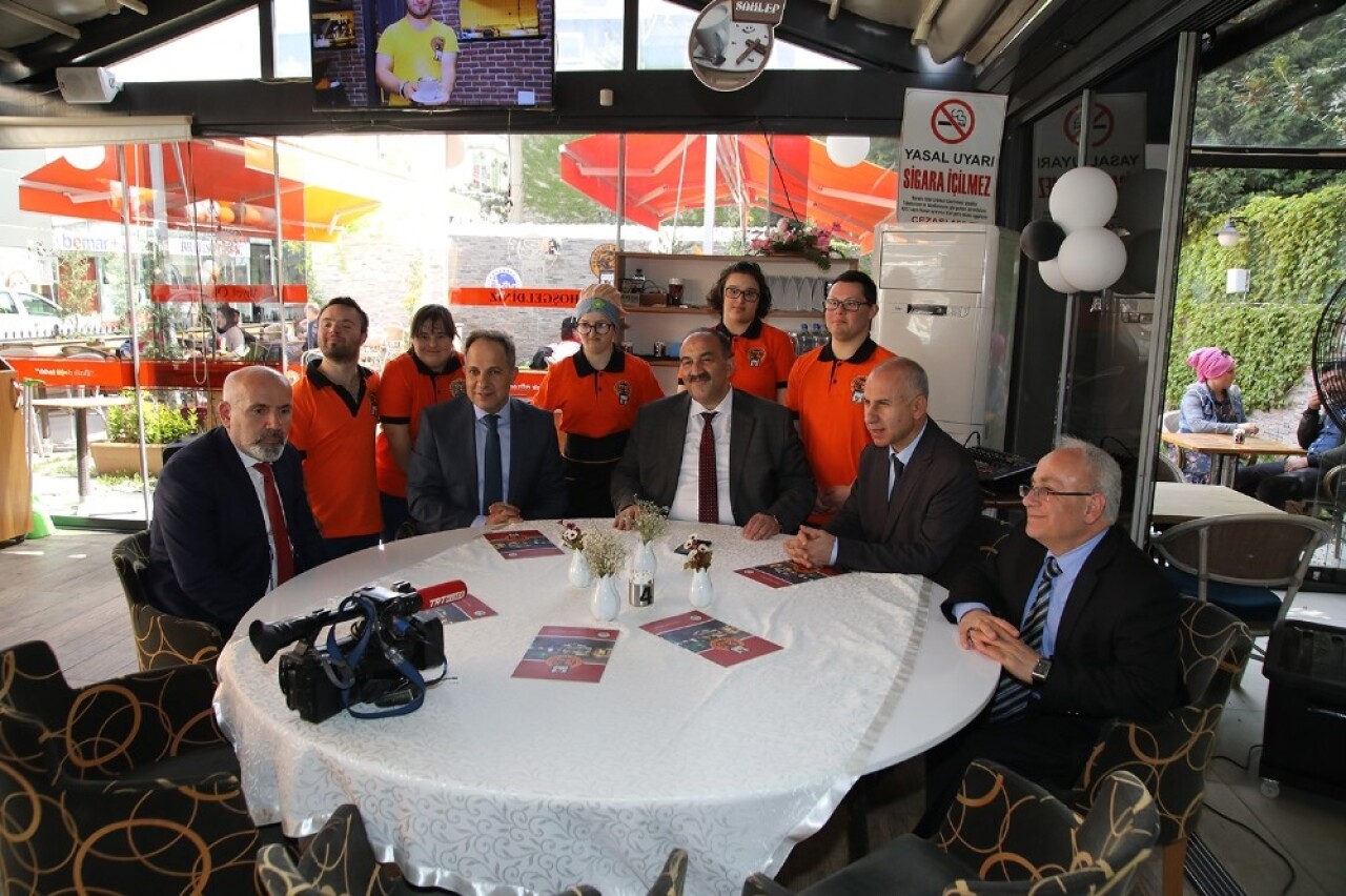 Engelsiz Kafe Türkiye’de örnek teşkil ediyor