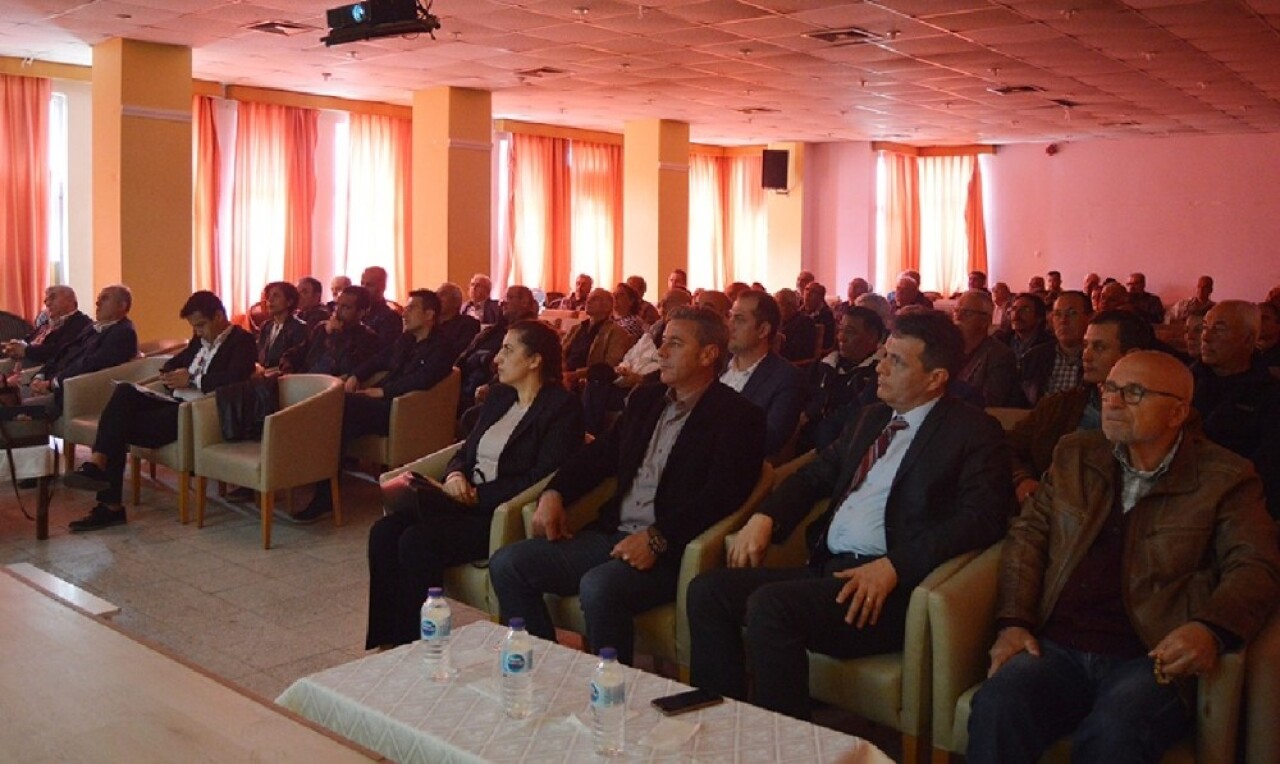 Erdek’te “Zeytin hastalıkları ve zararlıları” konulu seminer verildi