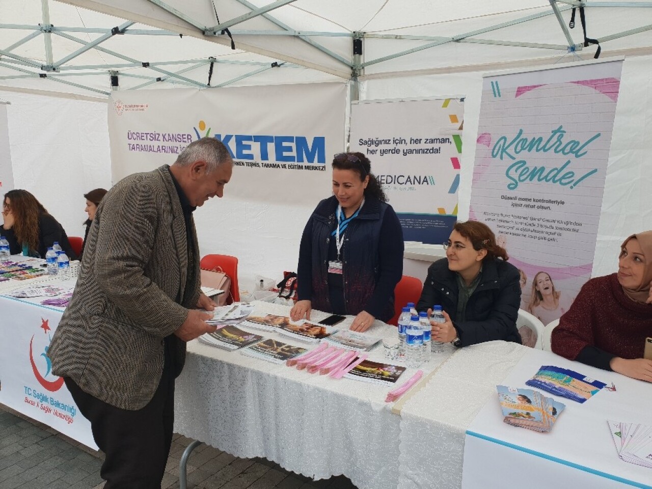 Erken teşhis sokağı projesinde Medicana Bursa Hastanesi de yer aldı