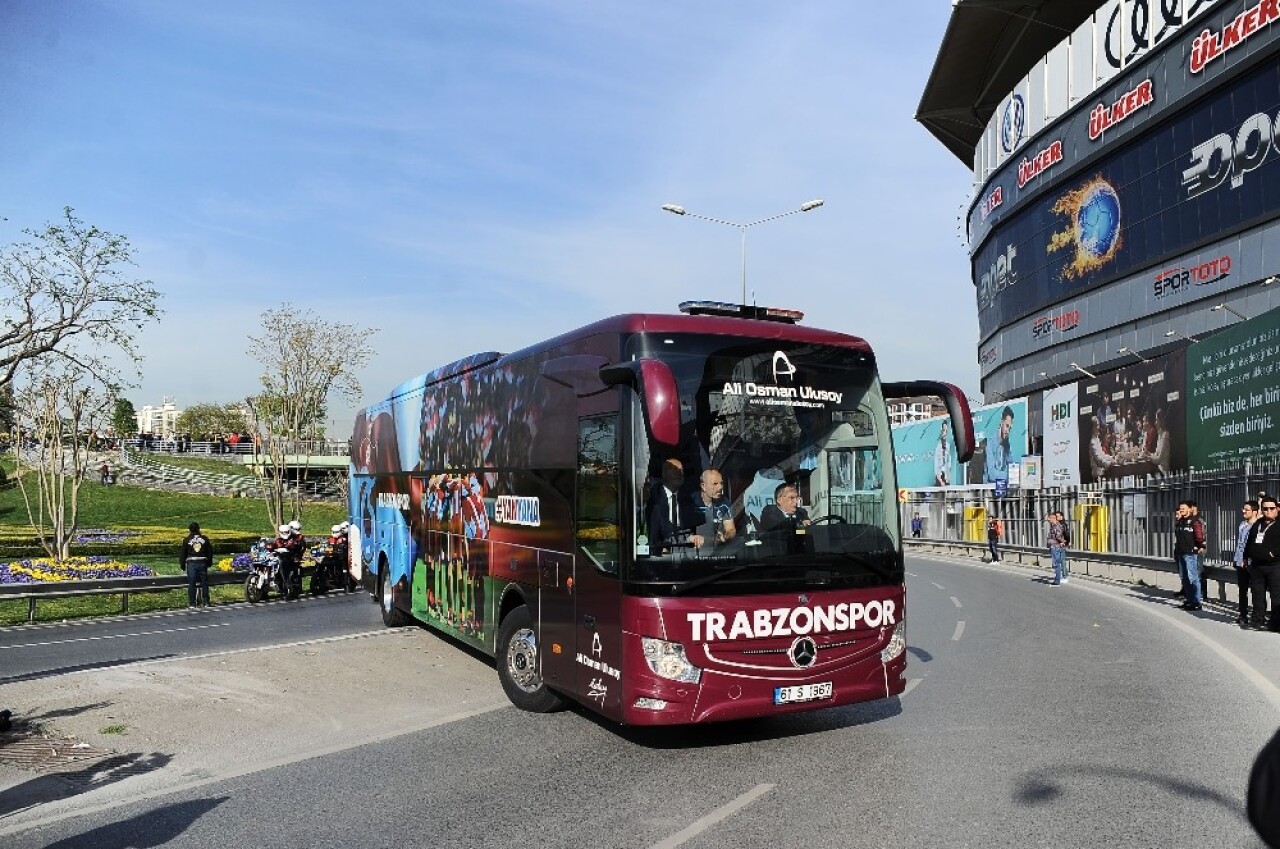 Fenerbahçe ve Trabzonspor kafileleri Ülker Stadı’na geldi