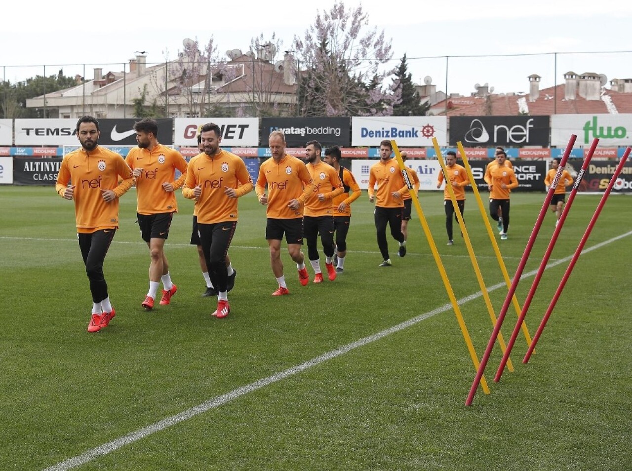 Galatasaray derbi startını verdi