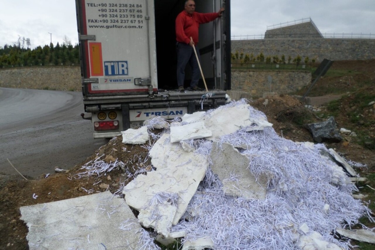 Gebzede Boş Araziye Kaçak Atık Döken Firmaya Ceza