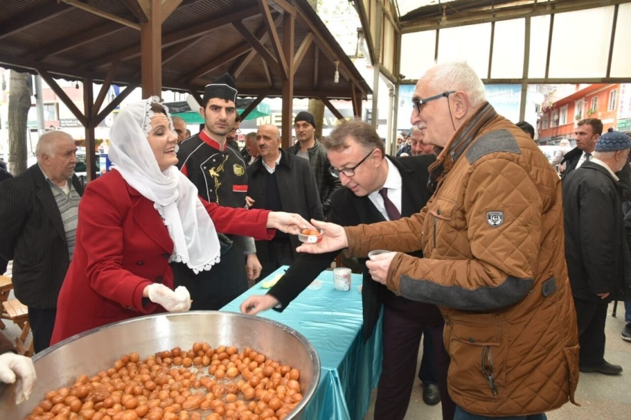 Hürriyet’ten vatandaşlara lokma ikramı