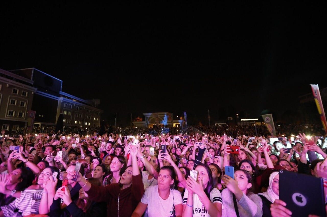 İAÜ ‘Bahar Şenliği’nde Manga rüzgarı esti