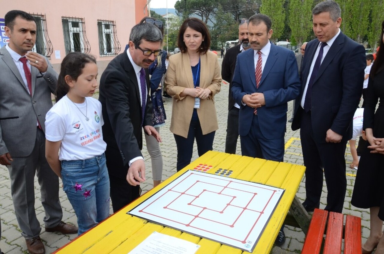 İmkanları Sınırlı, Hayalleri Büyük Çocuklar